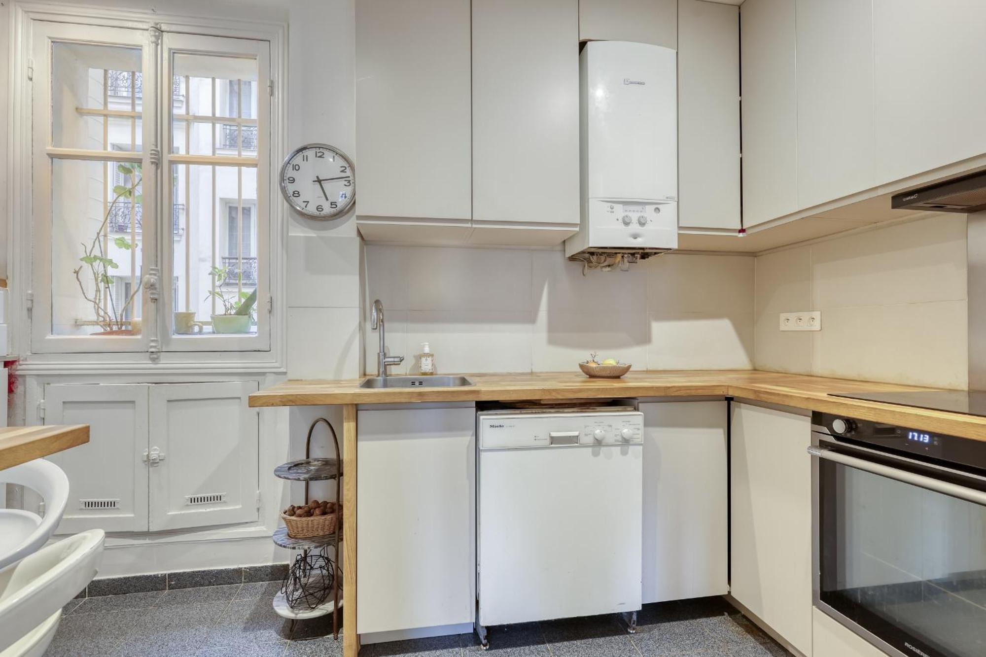 Classic & Charming Parisian Flat - Luxury 16th *